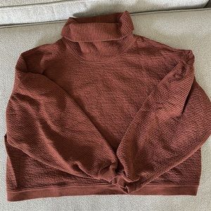 Lululemon cropped high neck sweatshirt! Burnt orange. Size xs/s.